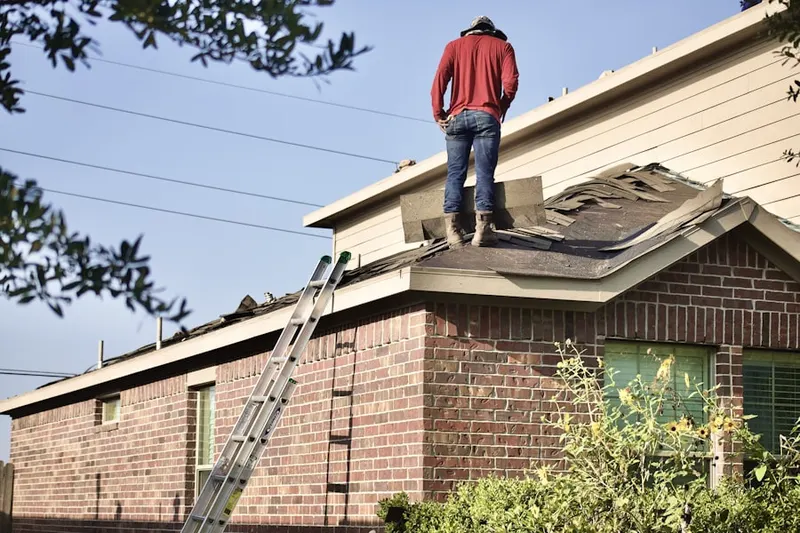 Professional roofer working on a residential roof in La Riviera